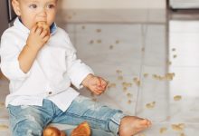 آیا قاشق سیلیکونی بهترین انتخاب برای شروع غذای کمکی نوزاد است؟